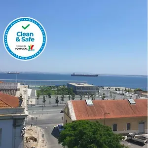 https://alfama-apartments-services.hotels-lisbon-portugal.com